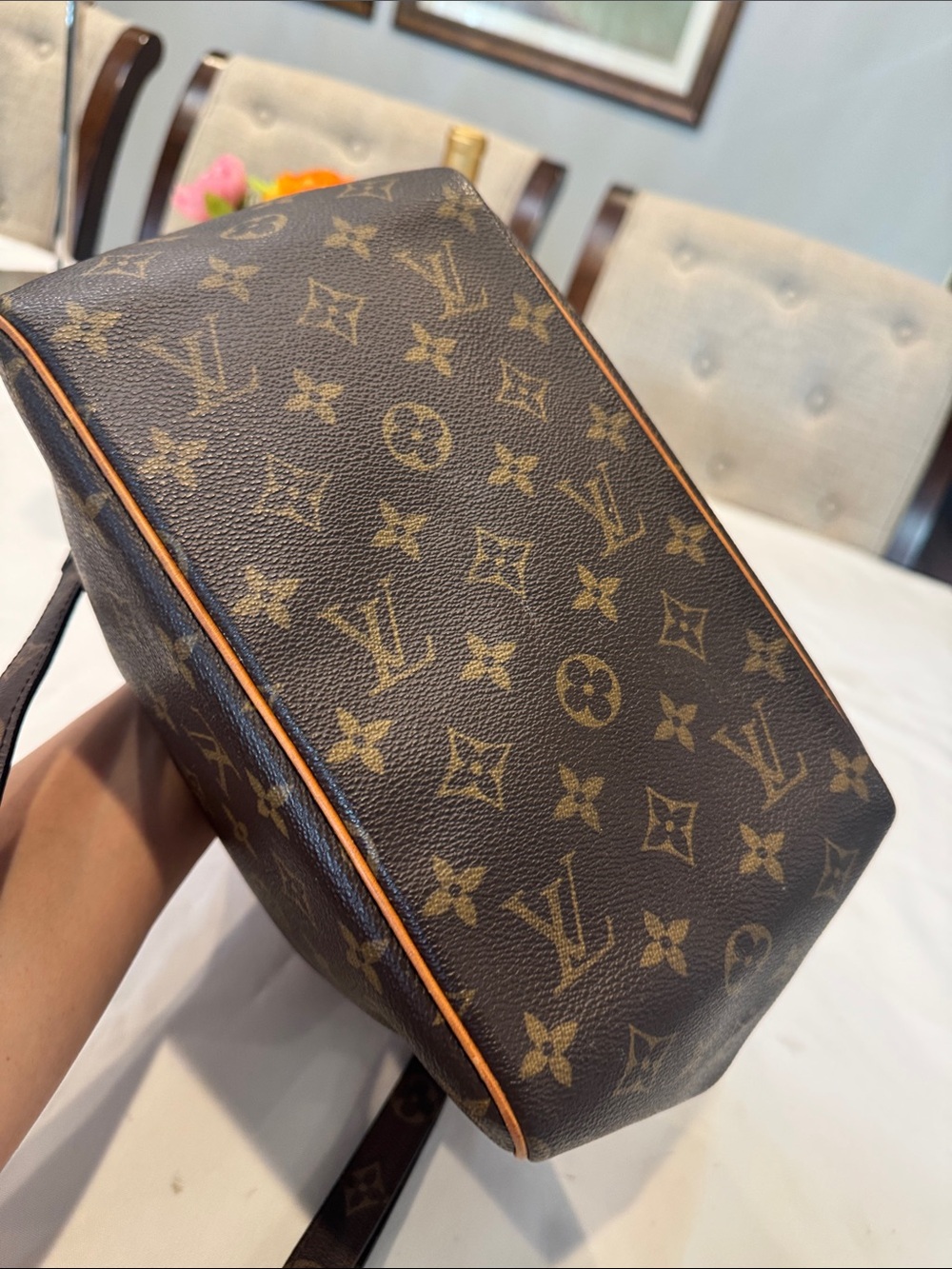 Authentic Louis Vuitton PM Batignolles bag in iconic monogram canvas - Picture 7 of 16